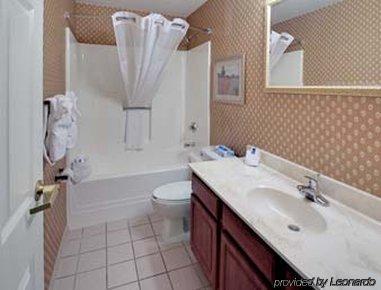 Hawthorn Suites By Wyndham Cincinnati/Шарънвил Стая снимка